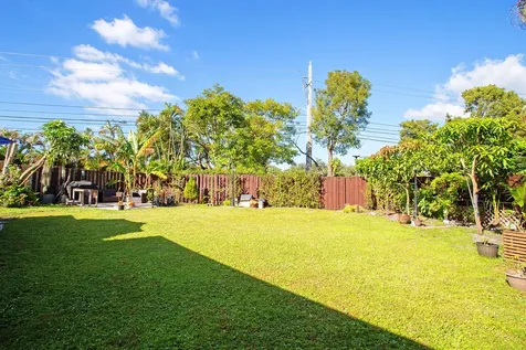 10048 SW 16th Street Pembroke Pines FL 33025