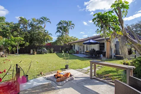10048 SW 16th Street Pembroke Pines FL 33025