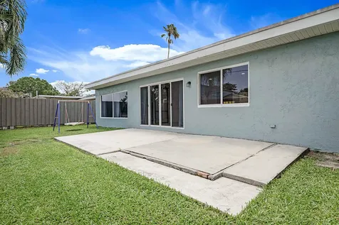 1851 SE Jackson Street Stuart FL 34997