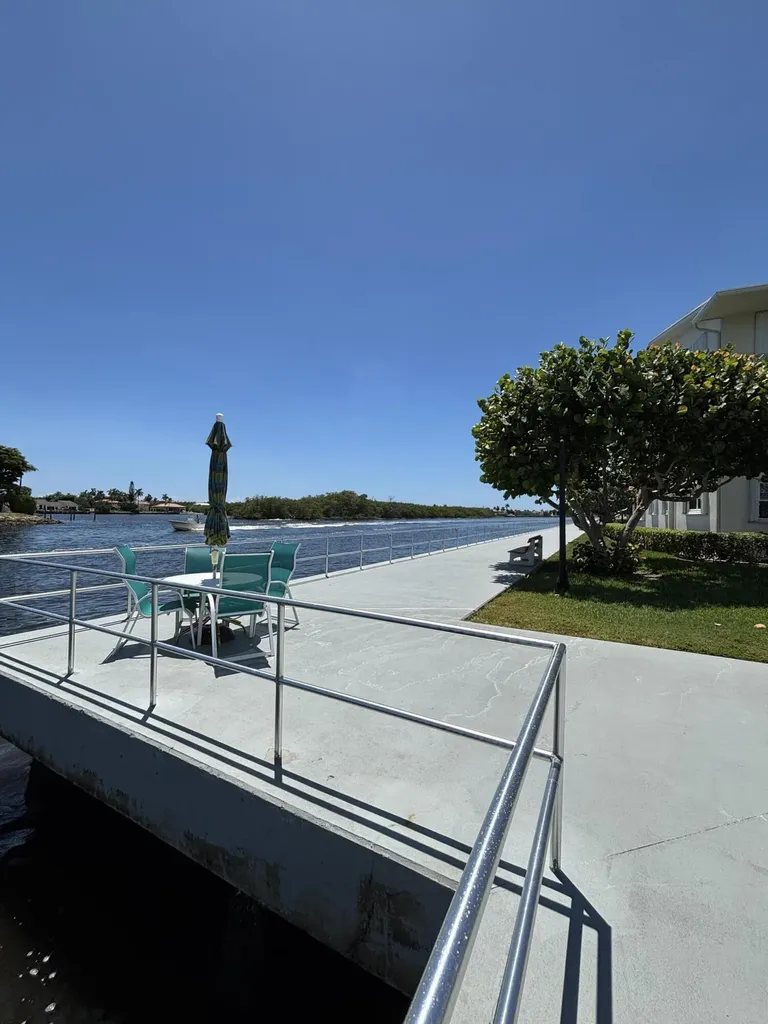 210 Horizons E Boynton Beach FL 33435