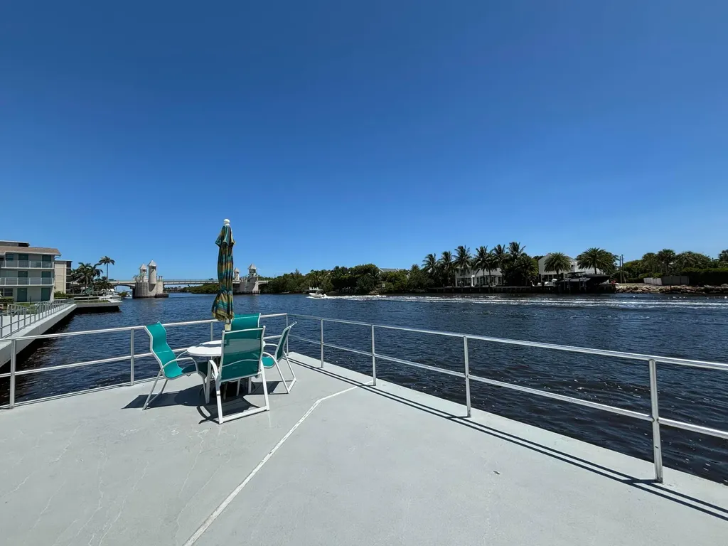 210 Horizons E Boynton Beach FL 33435