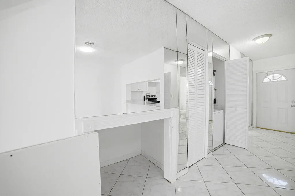 8207 Fairway Road Sunrise FL 33351