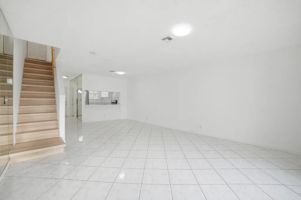 8207 Fairway Road Sunrise FL 33351