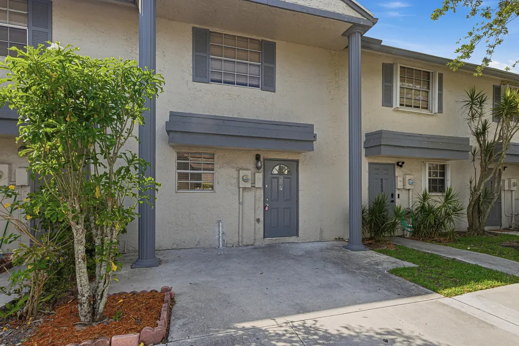 8207 Fairway Road Sunrise FL 33351