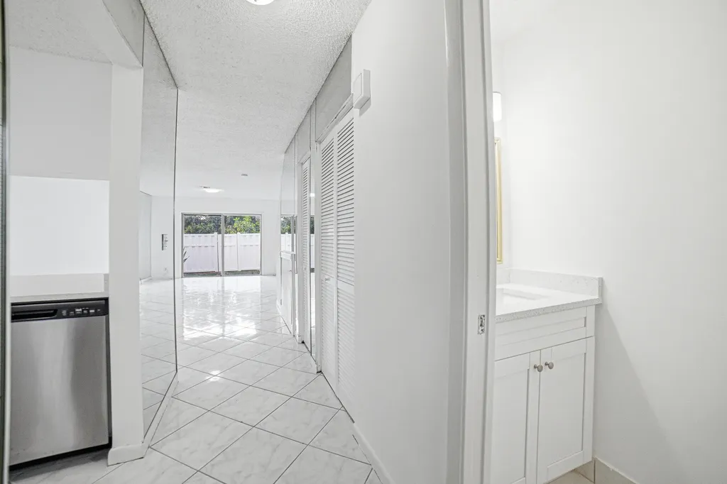 8207 Fairway Road Sunrise FL 33351