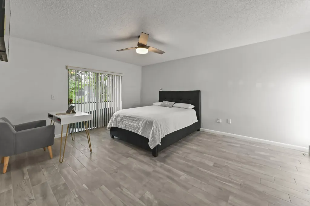 84 Conaskonk Circle Royal Palm Beach FL 33411