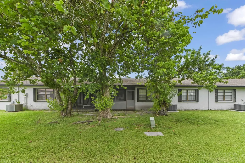 84 Conaskonk Circle Royal Palm Beach FL 33411