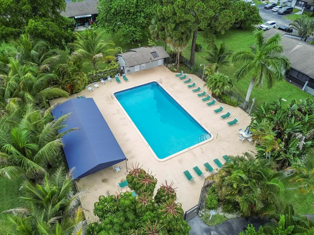 84 Conaskonk Circle Royal Palm Beach FL 33411