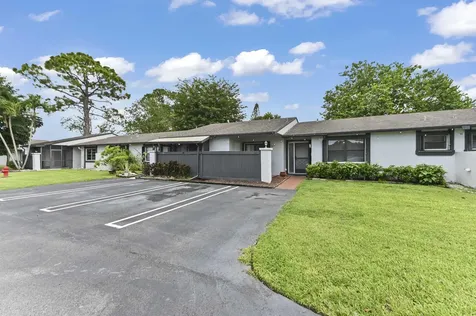84 Conaskonk Circle Royal Palm Beach FL 33411