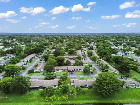 84 Conaskonk Circle Royal Palm Beach FL 33411