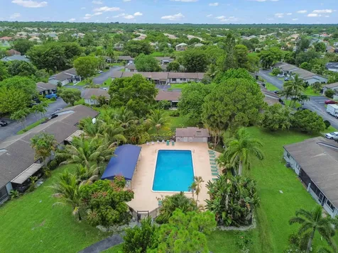 84 Conaskonk Circle Royal Palm Beach FL 33411