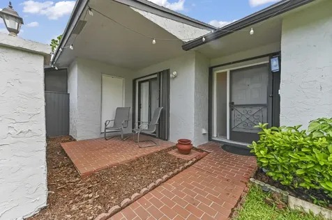 84 Conaskonk Circle Royal Palm Beach FL 33411