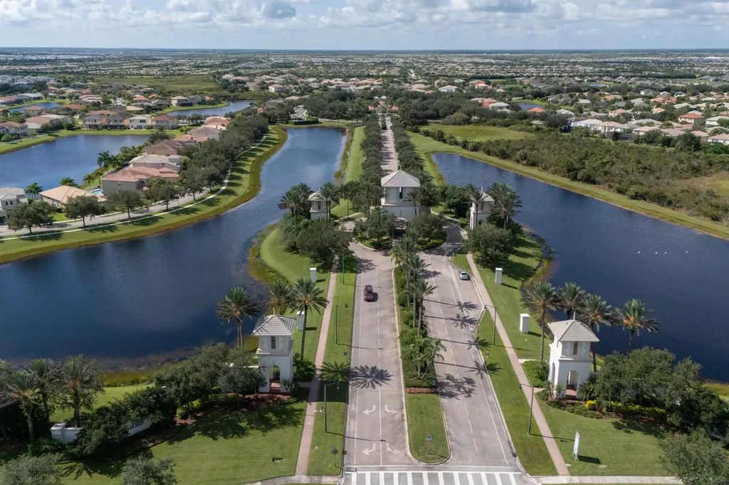 11271 SW Barton Way Port St Lucie FL 34987