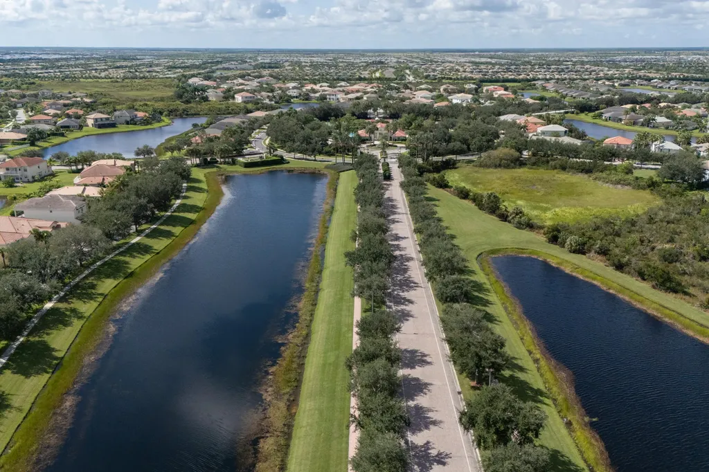11271 SW Barton Way Port St Lucie FL 34987