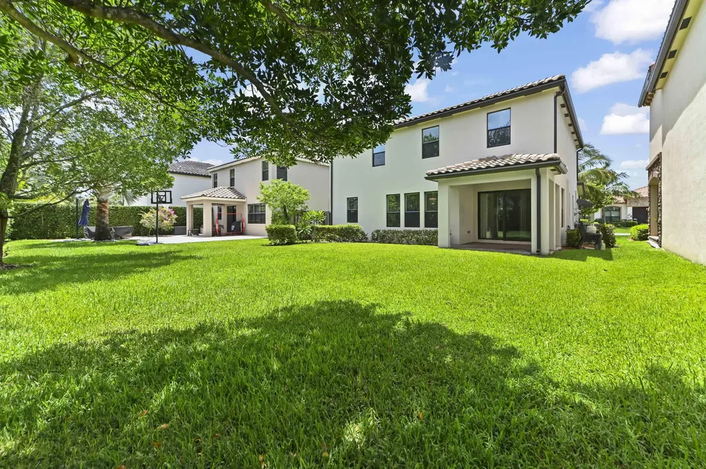 8899 Willow Cove Lane Lake Worth FL 33467