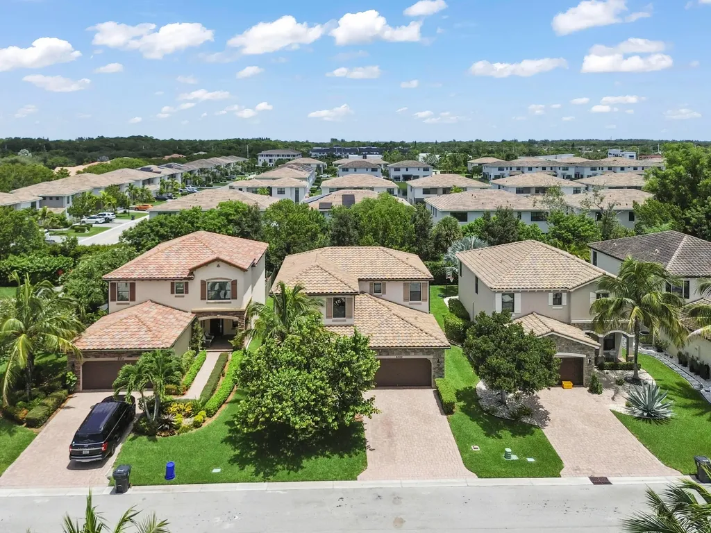 8899 Willow Cove Lane Lake Worth FL 33467