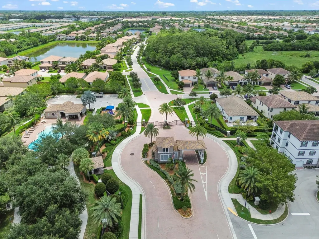 8899 Willow Cove Lane Lake Worth FL 33467