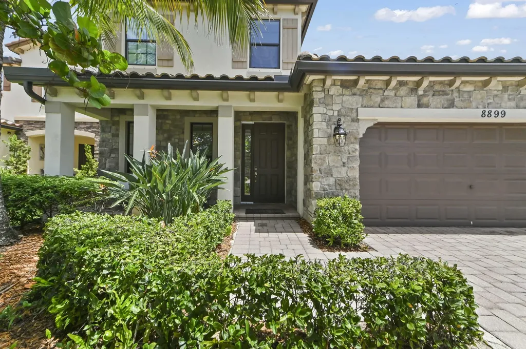 8899 Willow Cove Lane Lake Worth FL 33467