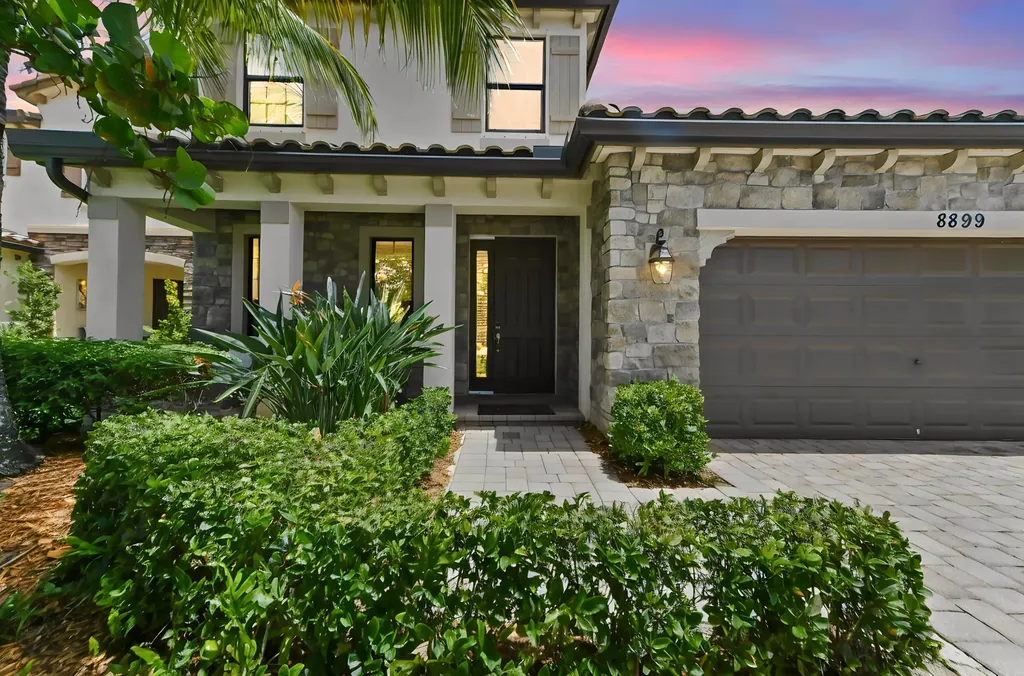 8899 Willow Cove Lane Lake Worth FL 33467