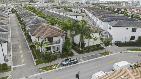 8272 NW 44th Terrace Doral FL 33166
