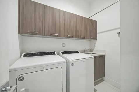 8272 NW 44th Terrace Doral FL 33166