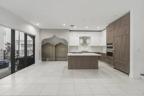 8272 NW 44th Terrace Doral FL 33166
