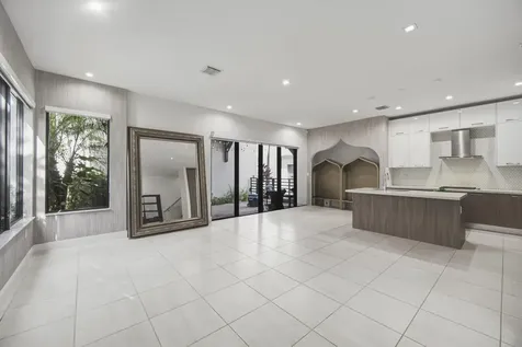 8272 NW 44th Terrace Doral FL 33166