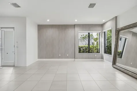 8272 NW 44th Terrace Doral FL 33166