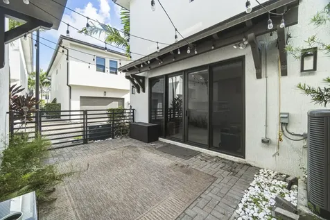 8272 NW 44th Terrace Doral FL 33166