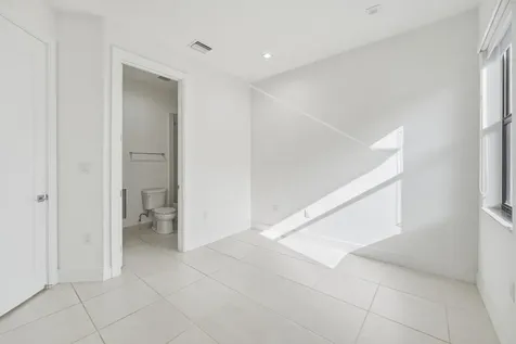 8272 NW 44th Terrace Doral FL 33166
