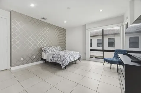 8272 NW 44th Terrace Doral FL 33166