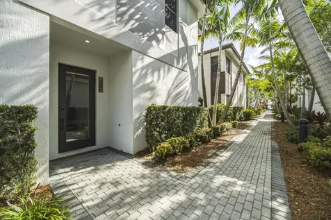 8272 NW 44th Terrace Doral FL 33166