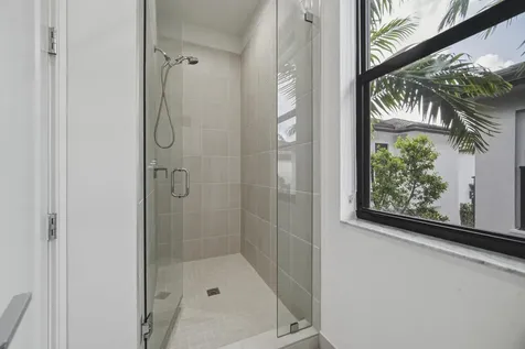 8272 NW 44th Terrace Doral FL 33166