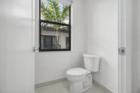 8272 NW 44th Terrace Doral FL 33166