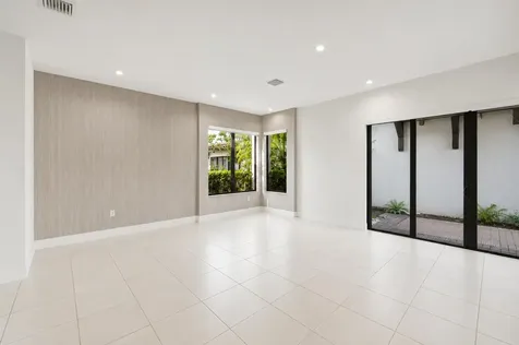 8272 NW 44th Terrace Doral FL 33166