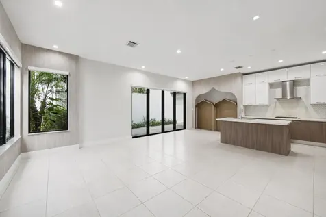 8272 NW 44th Terrace Doral FL 33166