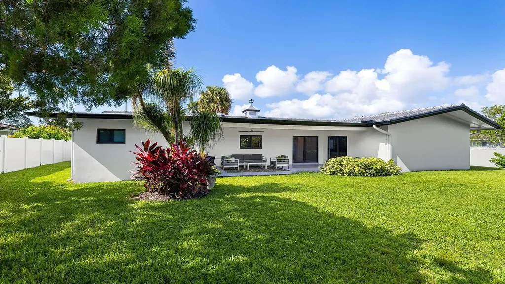 1099 SW 12th Street Boca Raton FL 33486