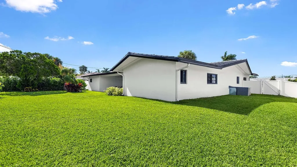 1099 SW 12th Street Boca Raton FL 33486