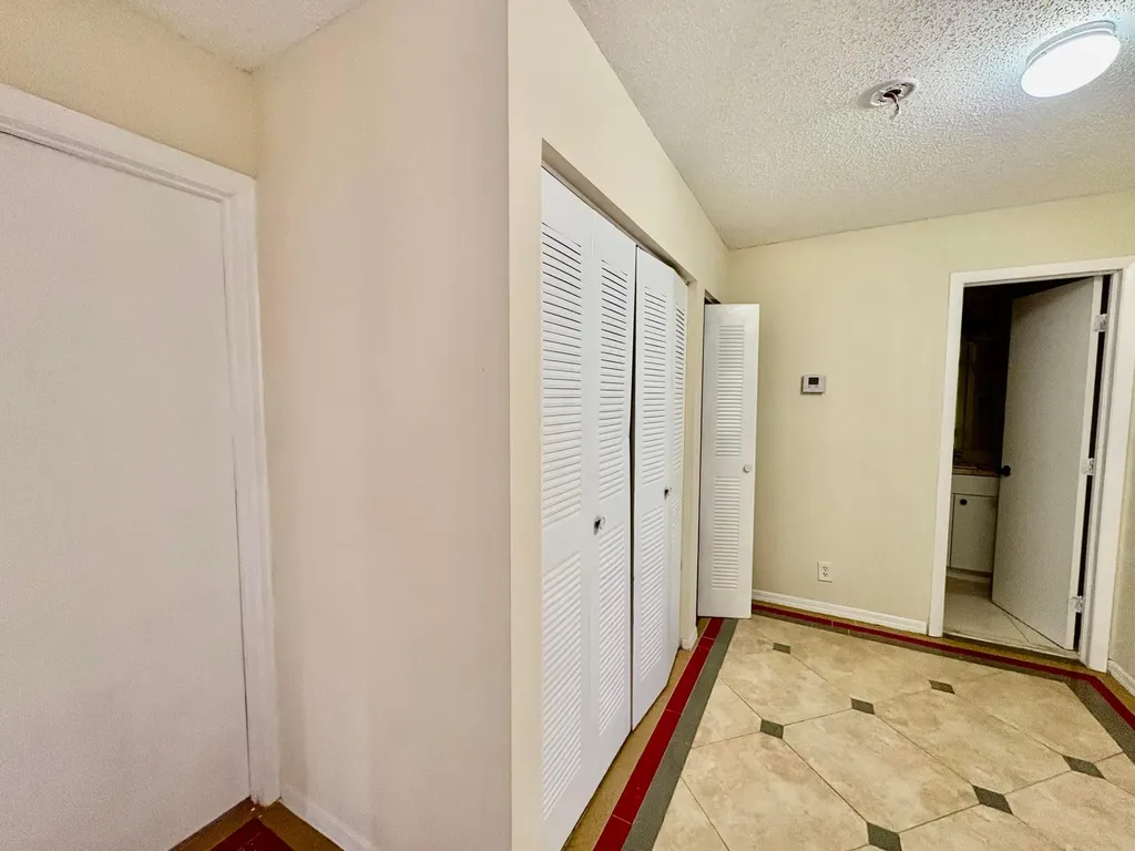 4— SW 82nd Way Davie FL 33328