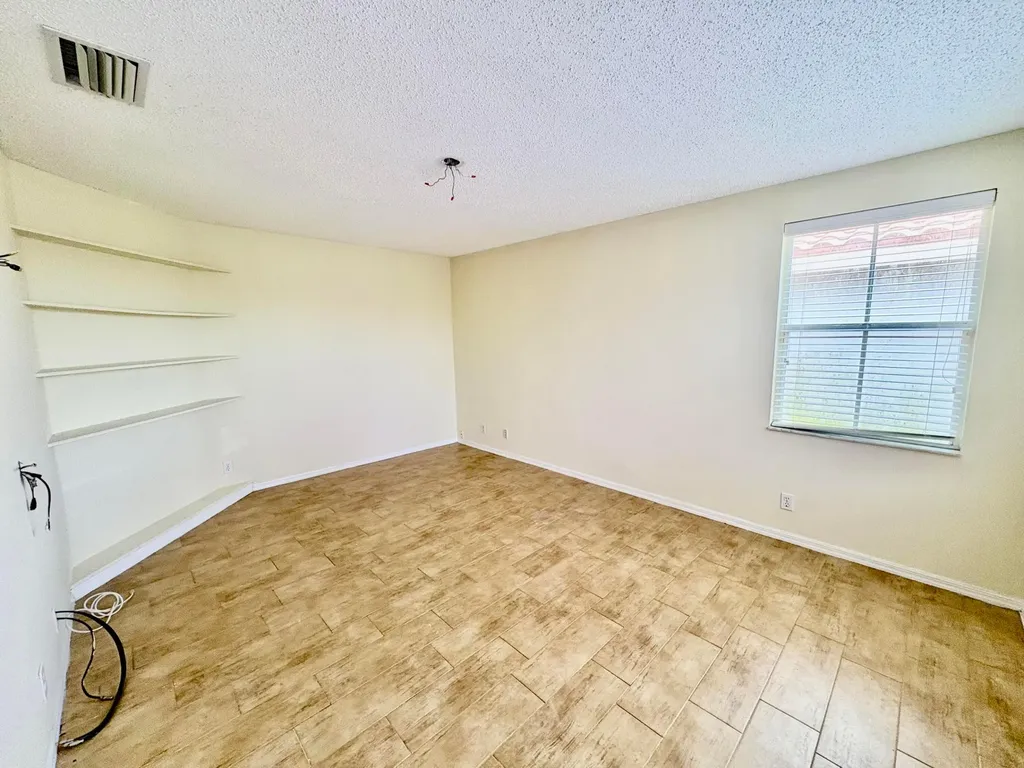 4— SW 82nd Way Davie FL 33328