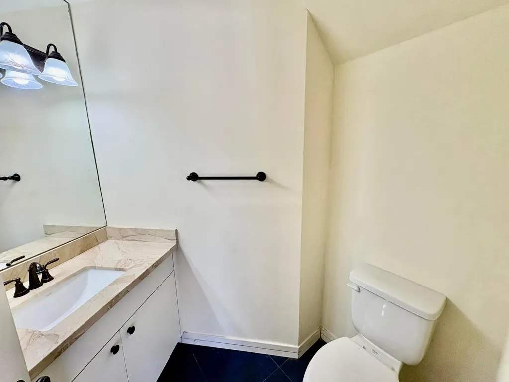 4— SW 82nd Way Davie FL 33328