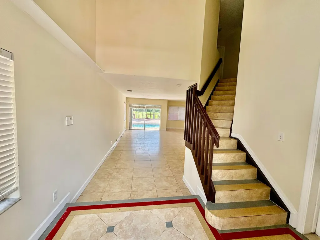 4— SW 82nd Way Davie FL 33328
