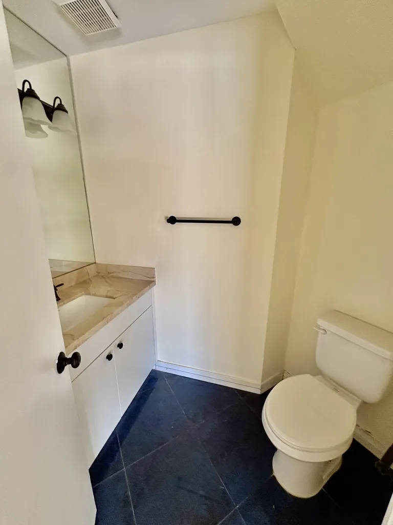 4— SW 82nd Way Davie FL 33328