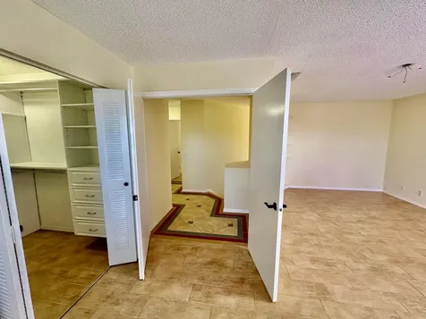 4— SW 82nd Way Davie FL 33328