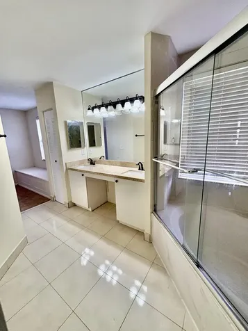 4— SW 82nd Way Davie FL 33328