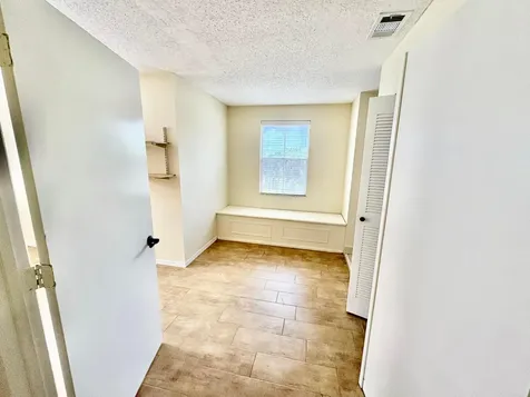 4— SW 82nd Way Davie FL 33328