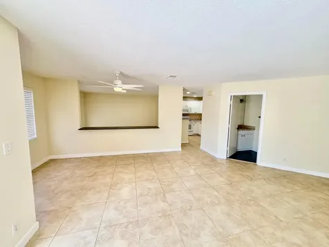 4— SW 82nd Way Davie FL 33328