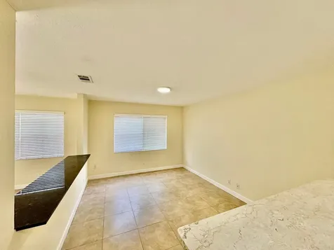 4— SW 82nd Way Davie FL 33328