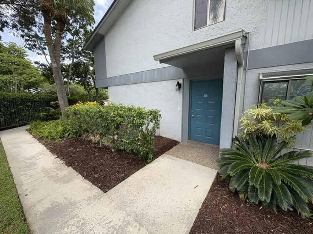 2753 S Oakland Forest Drive Oakland Park FL 33309