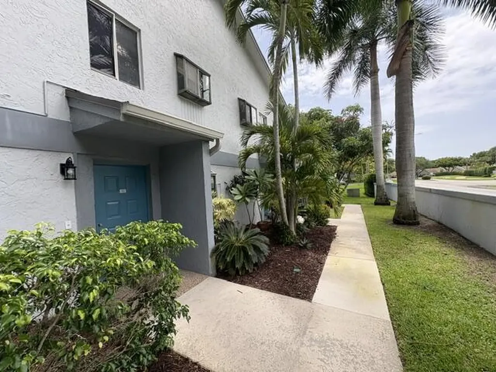 2753 S Oakland Forest Drive Oakland Park FL 33309